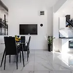 شقة Amazing In With Kitchen