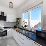 شقة Amazing In With Kitchen