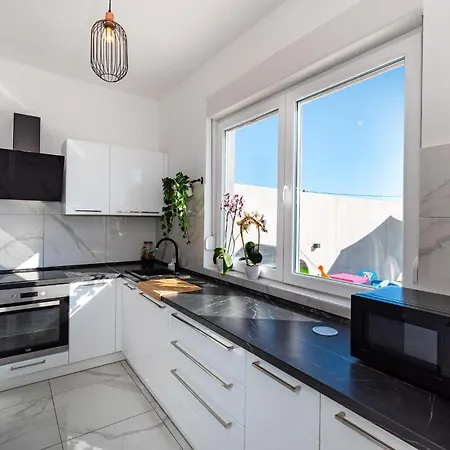 Apartman Amazing In With Kitchen