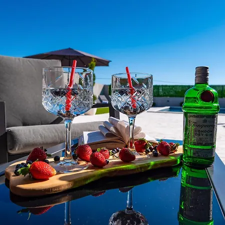 Amazing In With Kitchen Apartman Tinj