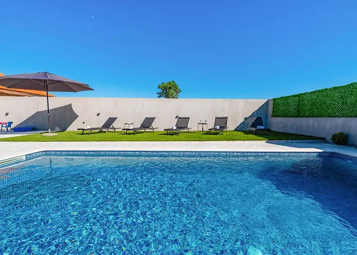 Amazing In With Kitchen Апартаменты Tinj