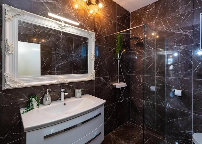 Апартаменты Amazing In With Kitchen Tinj