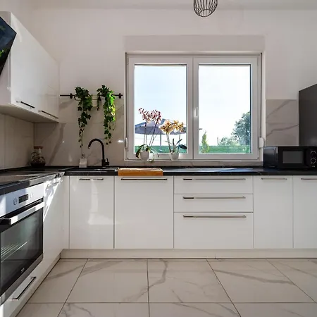 Apartman Amazing In With Kitchen