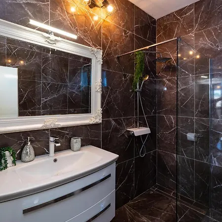 Apartman Amazing In With Kitchen Tinj