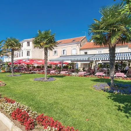 Amazing In With Kitchen Apartment