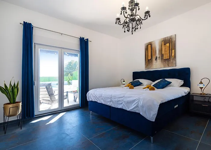 Amazing In With Kitchen 아파트